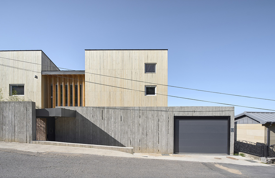 Embracing Nature: The Dong Baek Wooden House