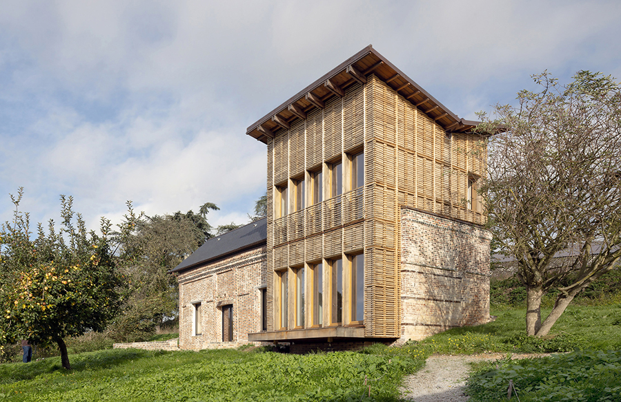 Redefining Home Construction: A Sustainable Approach in Sap-en-Auge, France